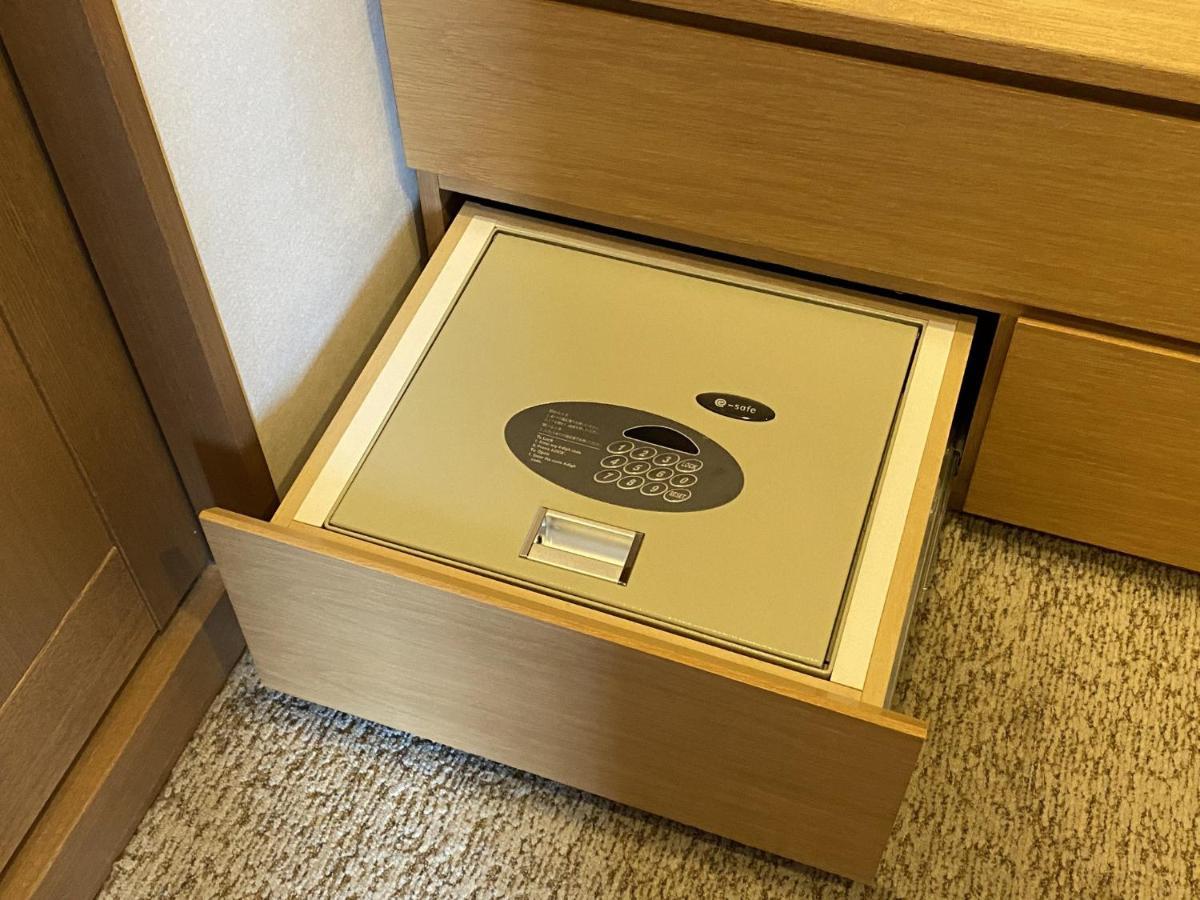 Hotel Associa Shizuoka Buitenkant foto A safe in a drawer