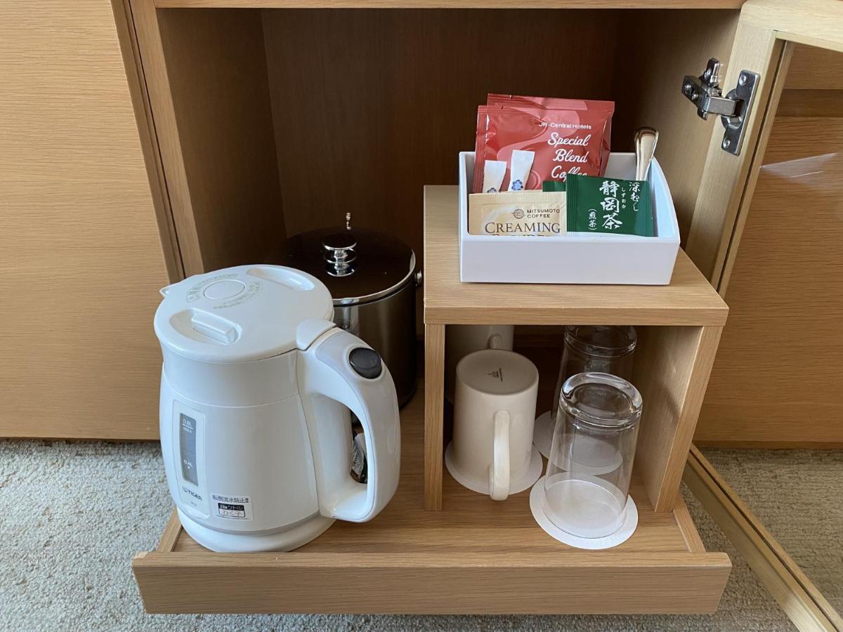 Hotel Associa Shizuoka Buitenkant foto A tea and coffee making station in a hotel room