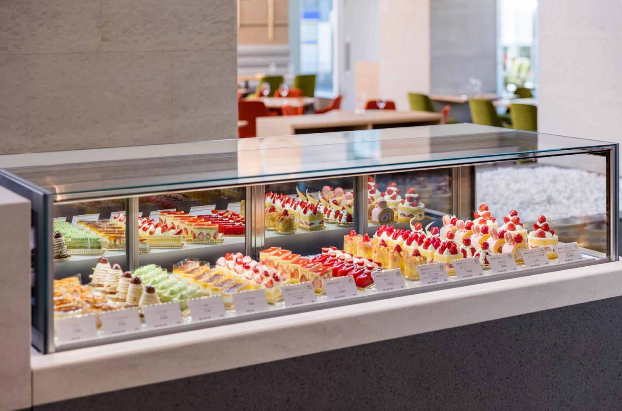 Hotel Associa Shizuoka Buitenkant foto A display case of gelato
