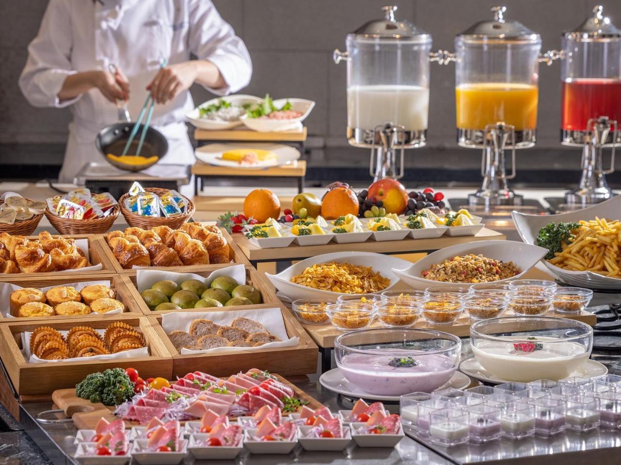 Hotel Associa Shizuoka Buitenkant foto A buffet at a hotel